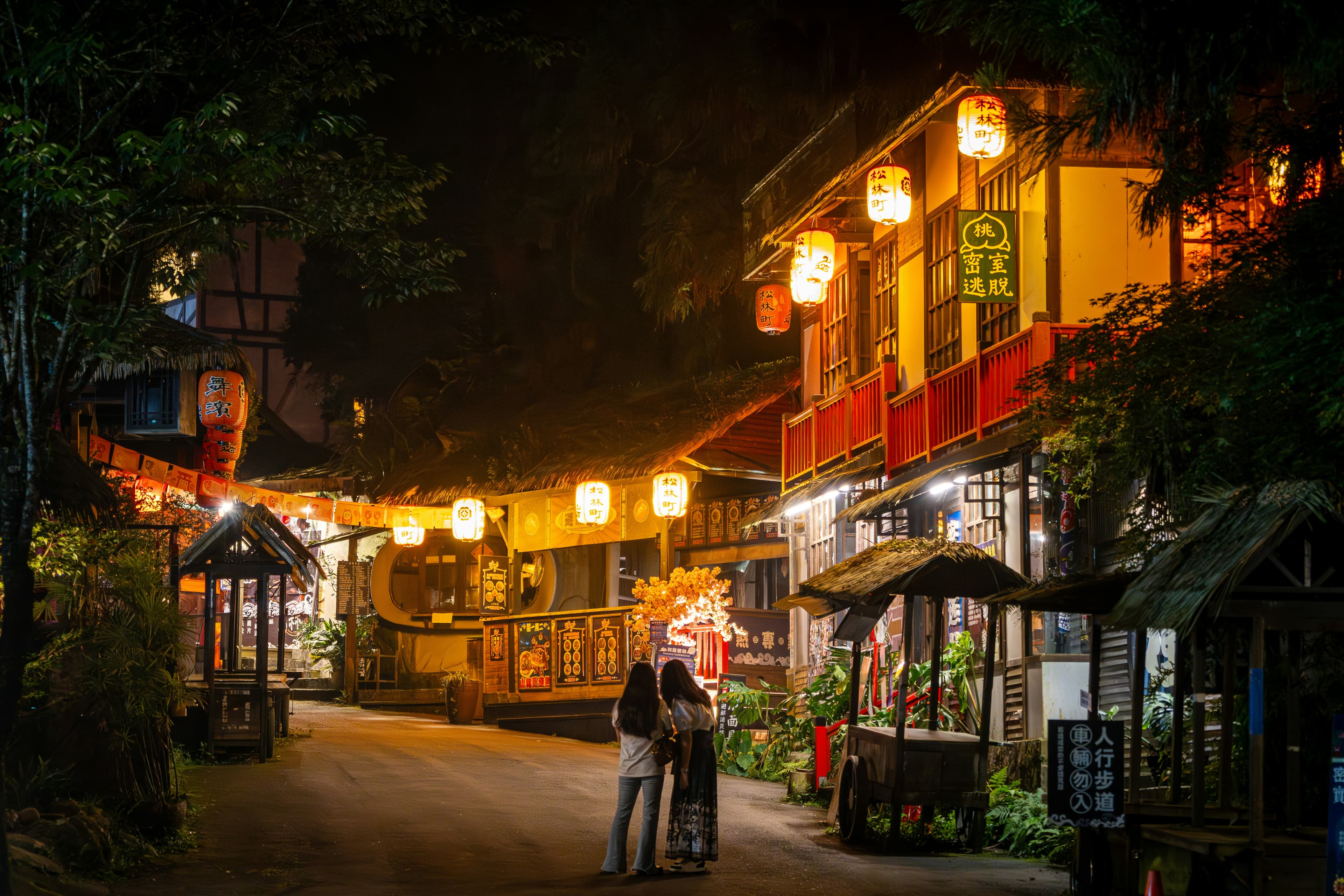 Everyday Korean life and street atmosphere